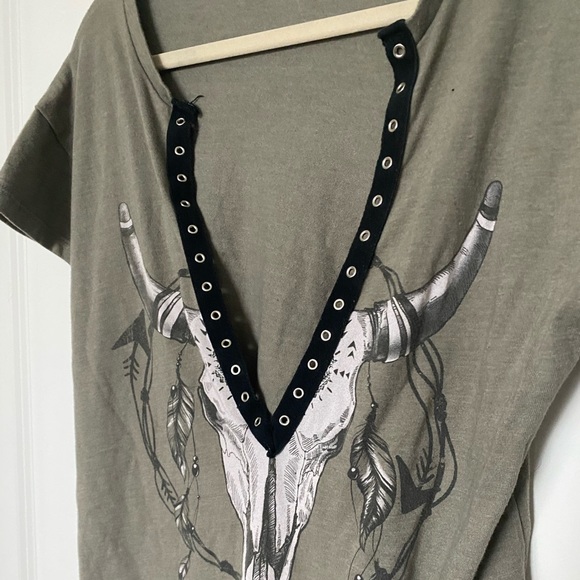 Longhorn Olive Shirt V-Cut - Picture 3 of 6